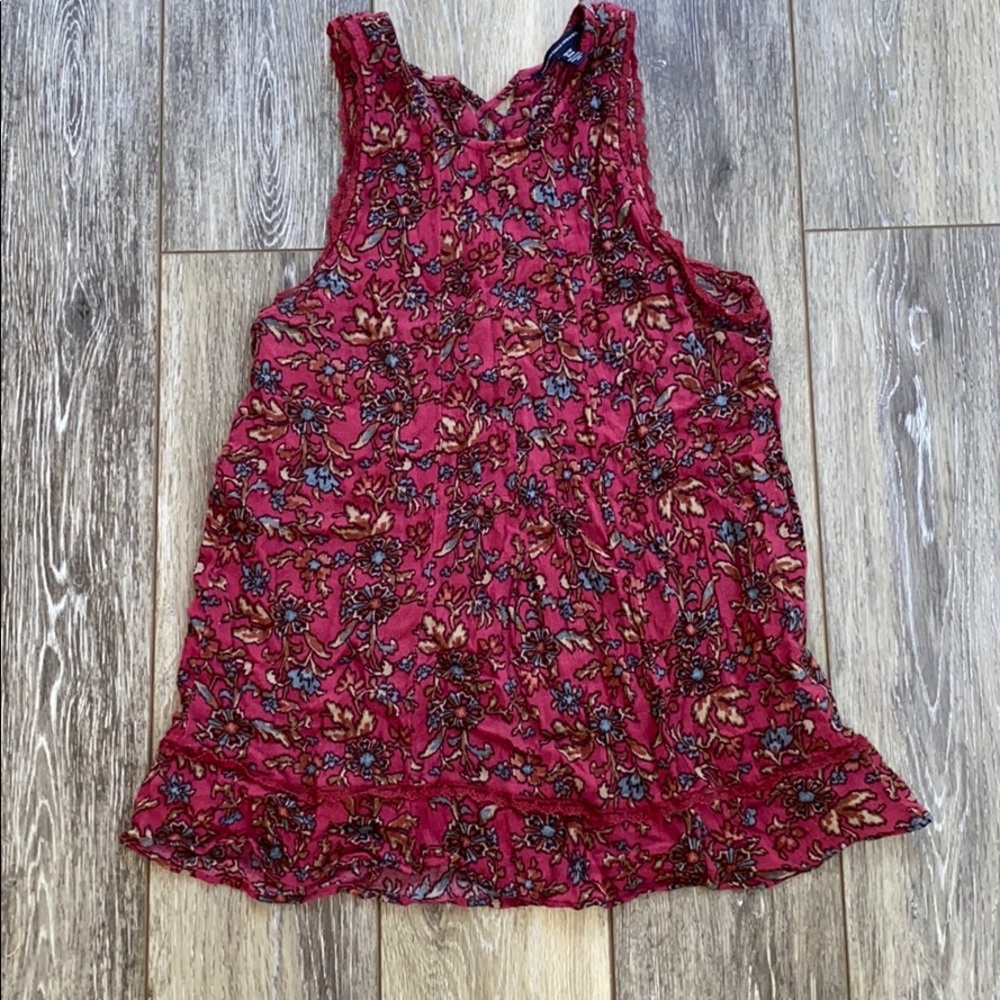Super cute American Eagle cross back detail!
